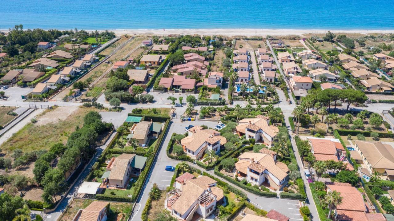 Villa Sole Mare Deluxe Campofelice Di Roccella Exterior foto