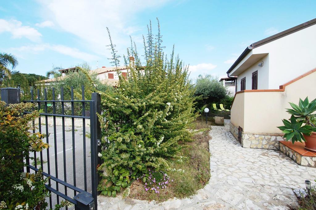 Villa Sole Mare Deluxe Campofelice Di Roccella Exterior foto